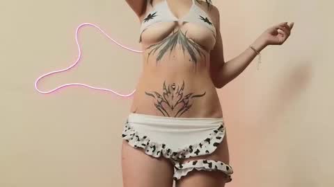 Snapshot of daphnepurple chatting on October 17, 4:33 pm DAPHNE online show from October 17, 4:33 pm