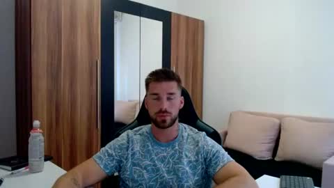 darius_94 online show from July 28, 3:43 pm