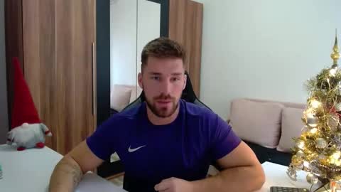 darius_94 online show from December 17, 10:44 am