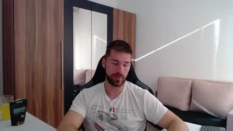 darius_94 online show from July 14, 5:12 am