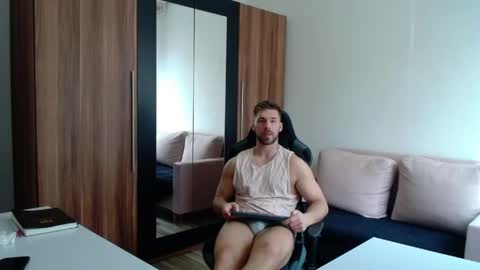 darius_94 online show from April 29, 7:13 am