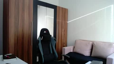 darius_94 online show from April 30, 4:50 am