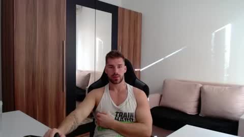 darius_94 online show from June 25, 5:12 am