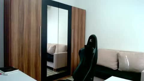 darius_94 online show from June 18, 6:52 am