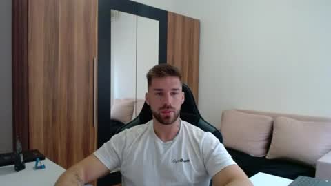 darius_94 online show from July 24, 7:38 am