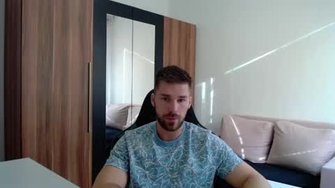 darius_94 online show from April 28, 5:23 am