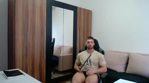 darius_94 online show from April 25, 1:02 pm
