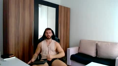 darius_94 online show from June 18, 9:14 am