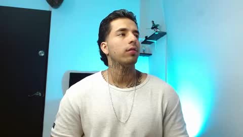 Darius Phoenix  online show from January 14, 9:23 pm