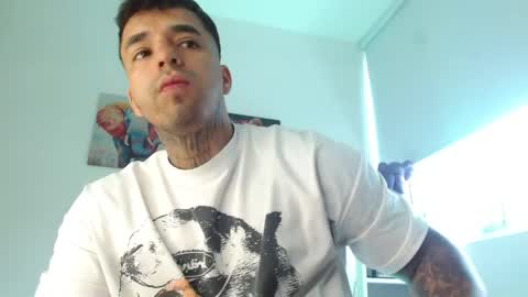 Darius Phoenix  online show from June 7, 6:46 pm
