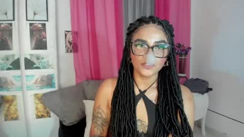 dark_flama online show from April 18, 11:49 pm
