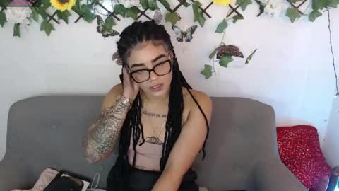 dark_flama online show from April 28, 11:20 pm