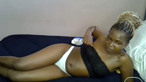 dark_petite_ online show from April 18, 9:11 am