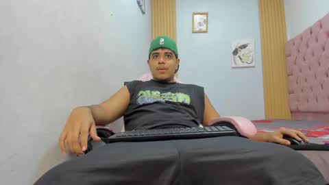 darkalphax01 online show from December 22, 3:35 am