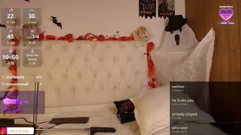 Snapshot of darkangelx_ chatting on October 19, 1:43 am Angel Darcy online show from October 19, 1:43 am