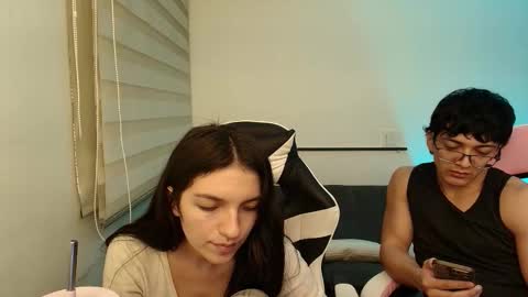 darkpleasuress online show from November 11, 7:10 am