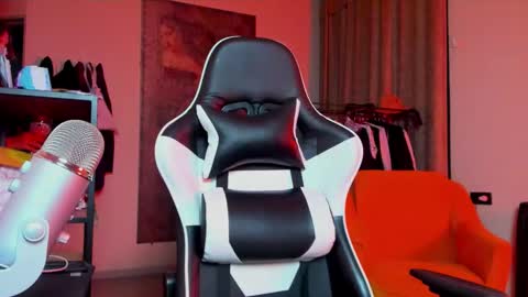 Miss Tailor  online show from October 13, 4:53 pm