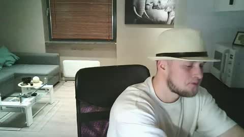 Snapshot of dartanjanas chatting on October 31, 8:20 pm Dario online show from October 31, 8:20 pm