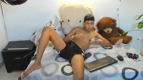 darwinandbrayan online show from March 8, 7:29 pm