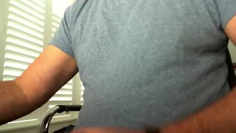 davesu12345 online show from November 26, 7:38 am