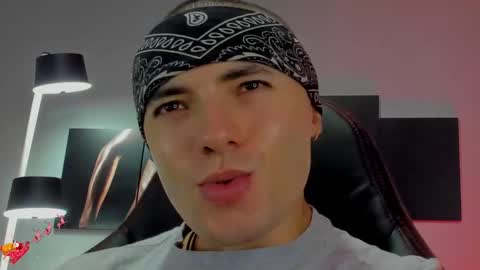 David Jons online show from December 22, 6:37 pm