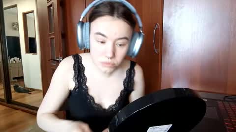 Dela online show from March 15, 7:13 am