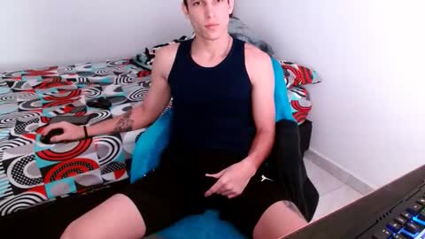 Snapshot of davidsalazar33 chatting on October 22, 9:49 pm davidsalazar33 online show from October 22, 9:49 pm