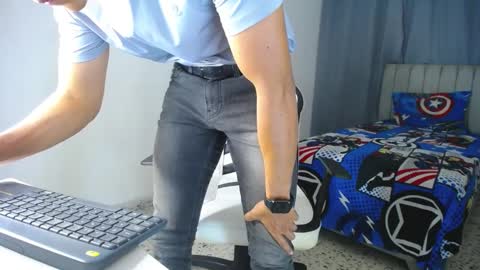 Snapshot of davisito7 chatting on February 1, 2:05 am David Angel online show from February 1, 2:05 am