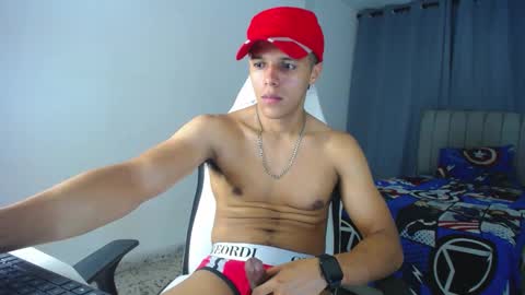 Snapshot of davisito7 chatting on February 4, 4:05 am David Angel online show from February 4, 4:05 am