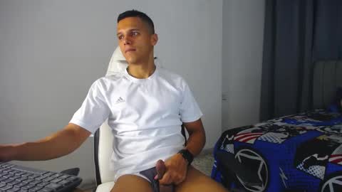 Snapshot of davisito7 chatting on December 28, 7:44 am David Angel online show from December 28, 7:44 am