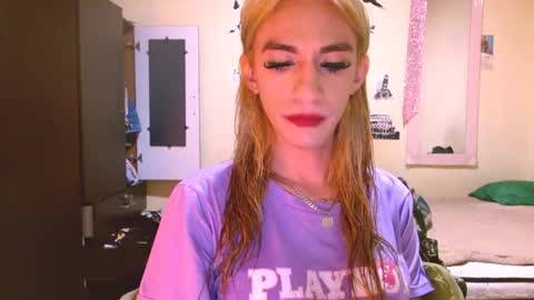 dayanna_01_ online show from June 10, 9:02 pm