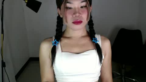 dazzzlingcarol online show from June 30, 10:25 am