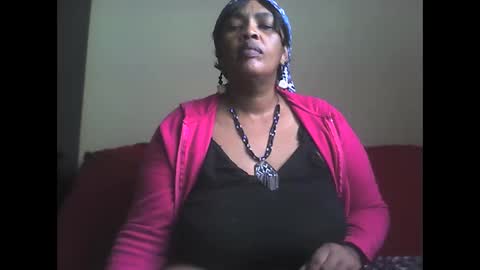 Snapshot of ddboobsnipples chatting on October 19, 12:32 pm ddboobsnipples online show from October 19, 12:32 pm