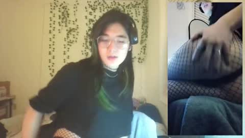 deciduousdoll online show from November 24, 7:07 am