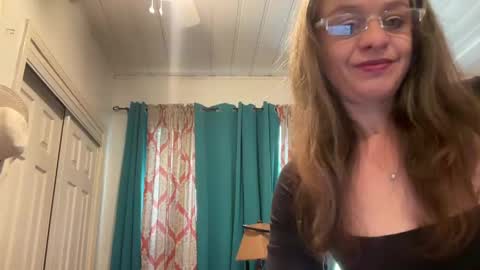 Tori online show from May 6, 3:18 pm