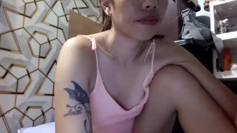 deliciousgirl975840 online show from April 24, 6:43 pm