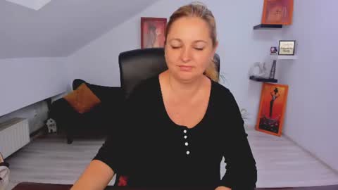 DeliciousLolly online show from June 15, 3:31 am