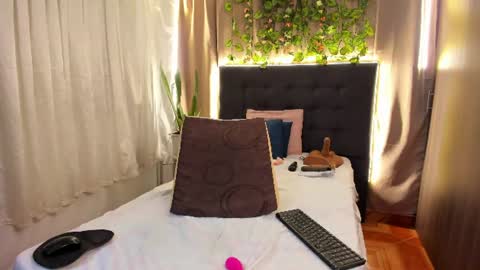 Delilah  online show from June 27, 8:48 pm