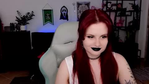 dellacrush_ online show from February 25, 6:44 pm