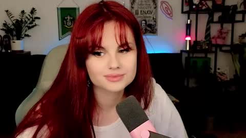 dellacrush_ online show from February 9, 7:16 pm