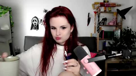 dellacrush_ online show from October 22, 5:03 pm