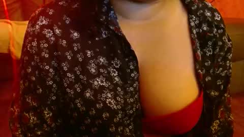 Delphine online show from May 6, 8:15 pm