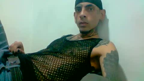 demon_rose_ online show from May 12, 3:37 am