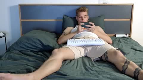 Snapshot of denis_here chatting on October 15, 1:42 am Denis online show from October 15, 1:42 am