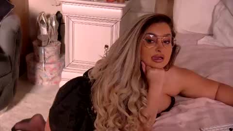 Ela online show from July 8, 11:52 pm
