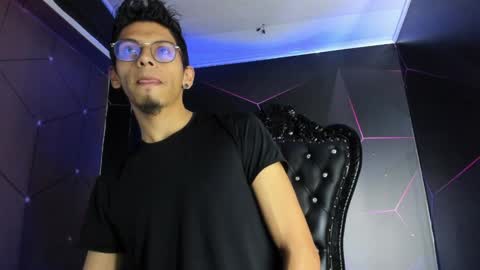Dereck online show from May 4, 3:57 am