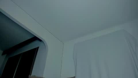 dereckhardd online show from May 2, 2:06 am