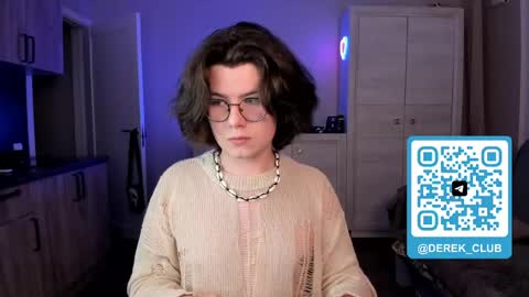 Derek online show from April 23, 7:04 pm