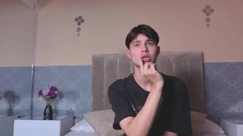 derek_sinn online show from February 13, 9:40 pm