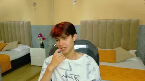derek_sinn online show from June 12, 8:41 pm